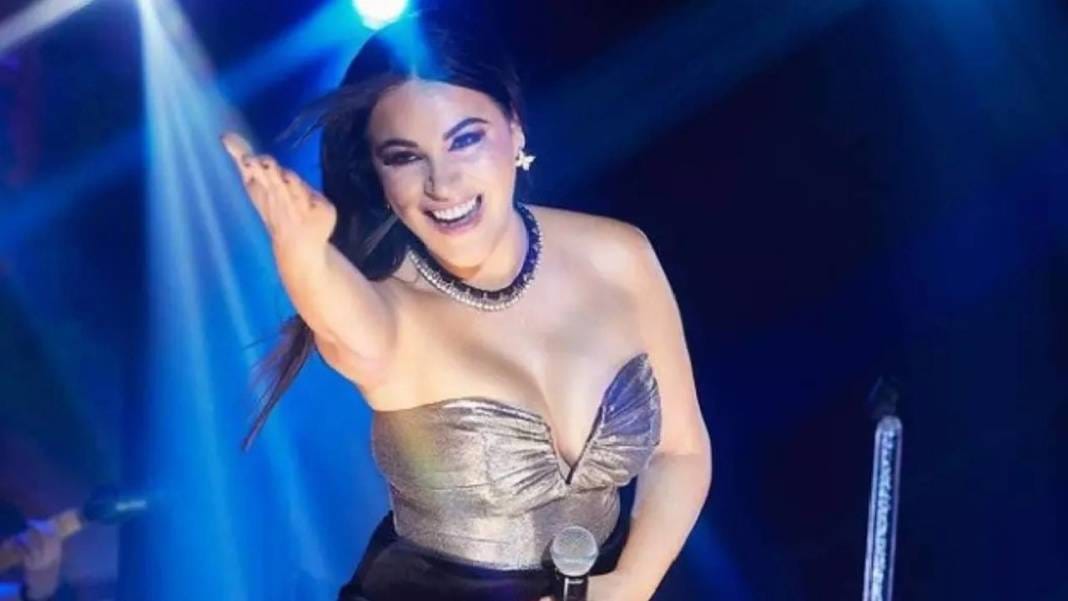 48 yaşındaki Zara sahneye böyle çıktı yer yerinden oynadı 2